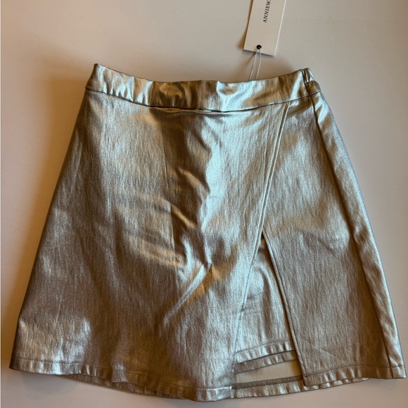 AnnieWear Silver Metallic Skort | NWT | Size Medium | Elastic Waist Party Skort - Picture 6 of 8